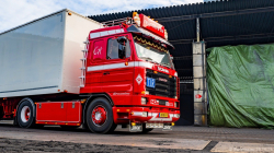 20251019-Tom-Holding-00596